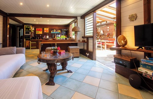 Lamentin House | JADEN KREYOL, JADEN KREYOL - Gîte central, charme tropical