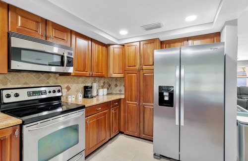 Apollo Beach House | Jamaican Relaxation 3 bedrooms heated pool and unique game room