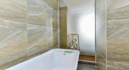 Pudong Hotel | James Joyce Coffetel·Shanghai New International Expo Cente