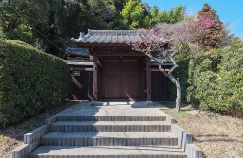 Katori House | Japanese house with Yakuimon gate near Katori Shrine | Parking available for 7 cars | Tatami tokono/Katori Chiba