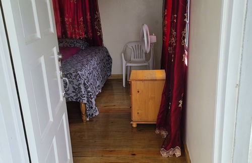 Penlyne Castle House | Jay's Guest House II