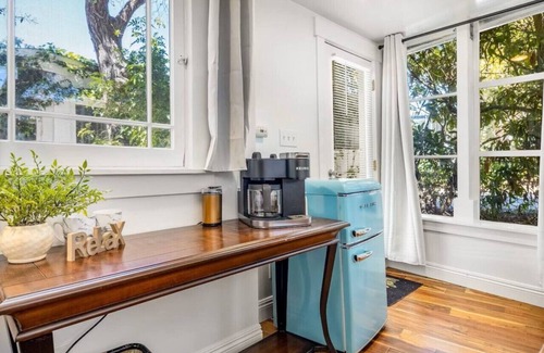 Santa Barbara Apartment | Jennifer`s Cottage Room (dog friendly)