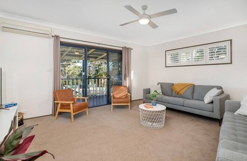 St. Georges Basin House | JERVIS BAY // 1O-15 MIN DRIVE TO FAMOUS HYAMS BEACH