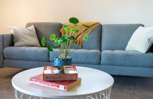 St. Georges Basin House | JERVIS BAY // 1O-15 MIN DRIVE TO FAMOUS HYAMS BEACH