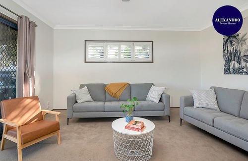 St. Georges Basin House | JERVIS BAY / 1O-15 MIN DRIVE TO FAMOUS HYAMS BEACH