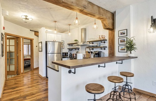 Rio Grande Condo | Jetted Tub - Industrial Condo in Downtown SLC!