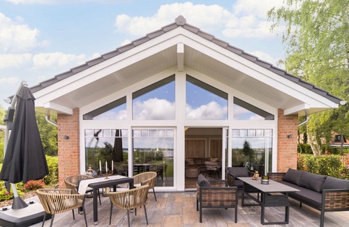 Aschhauserfeld House | Jewel by the sea - Diamant - Holiday home directly on the shore of the Zwischenahner Meer.