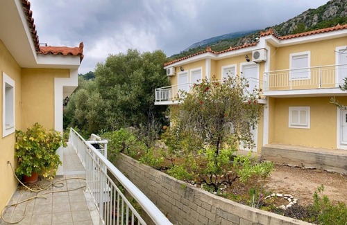 Avlakia Apartment | Jimmy Anna Beachfront Apartments Private Beach