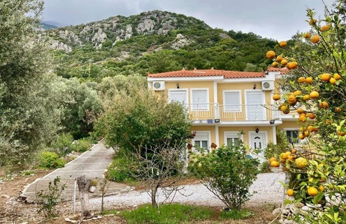 Avlakia Apartment | Jimmy Anna Beachfront Apartments Private Beach