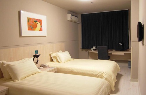 Luyuan Hotel | Jinjiang Inn Changchun FAW Factory Car Business City