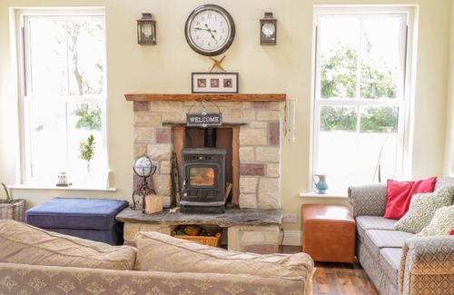 Ardara Cottage | JOE'S COTTAGE, family friendly in Ardara, County Donegal
