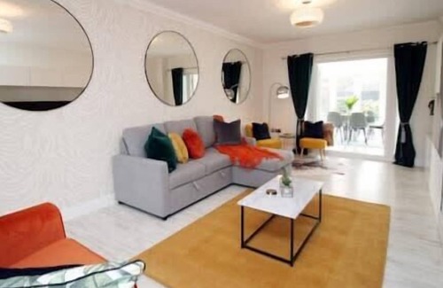 Llantarnam House | John Fielding by Mia Living a Stunning 5 Beds, 3 Baths House