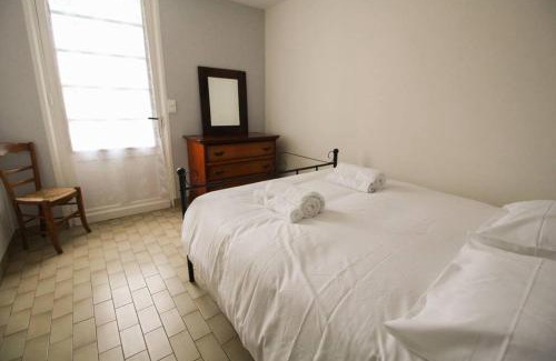 La Couronne Apartment | Joli T3 rénové/Wifi/Grand parking