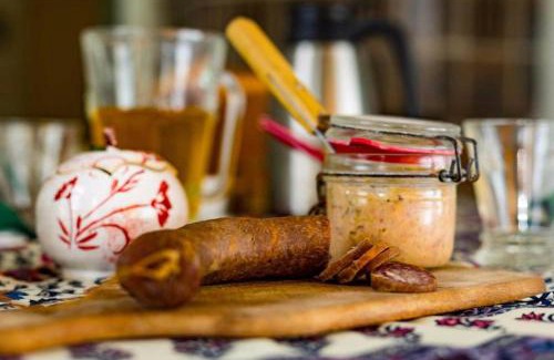 Soulosse-sous-Saint-Elophe House | Jolie vache déguisée en fleurs, chambre d'hôte à Soulosse