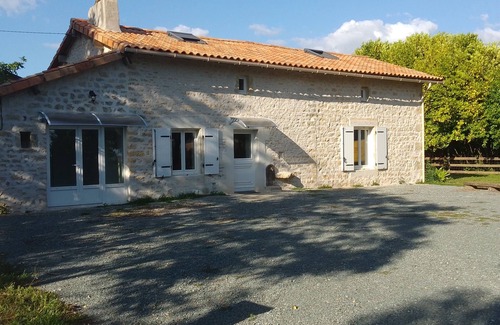 Pamproux House | Jolie Longère à la Campagne