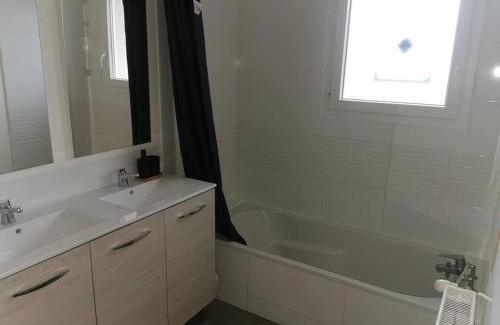 Saint-Andre-de-Cubzac Villa | Jolie maison entière avec 3 chambres centre ville