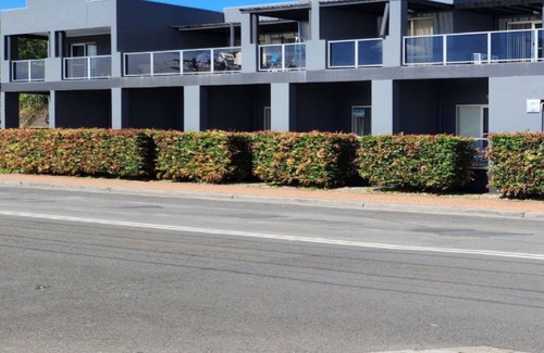 Sussex Inlet Apartment | Jopen Motel Unit 1 - In the heart of town