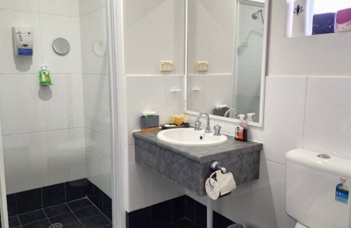 Sussex Inlet Apartment | Jopen Motel Unit 2 - In the heart of town