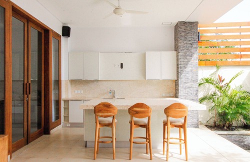 Batu Bolong Villa | Jos Villa Canggu - Space for all the Family by the beach