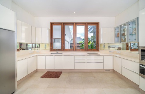 Batu Bolong Villa | Jos Villa Canggu - Space for all the Family by the beach