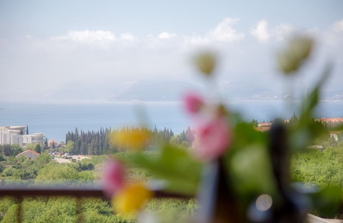 Zvekovica Apartment | Joseph - Superior sea, bay & mountain view apartment - free parking included