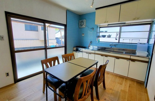 Hiroshima House | Kirikushi Coastal Village | 自然に囲まれたのどかな島の宿BBQ、焚き火、魚料理、釣り、SUP、サイクリング、島体験をしませんか?