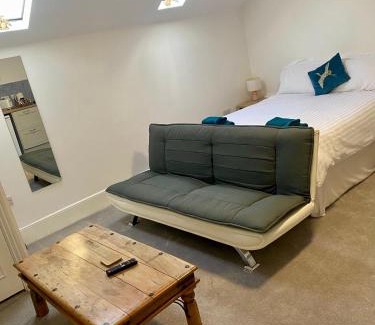Upton upon Severn Apartment | JP Short Stays