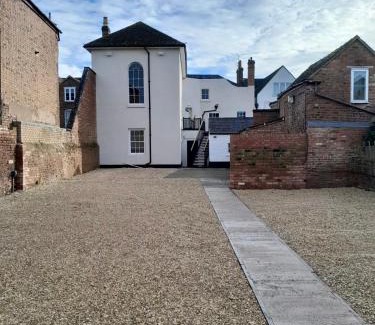 Upton upon Severn Apartment | JP Short Stays