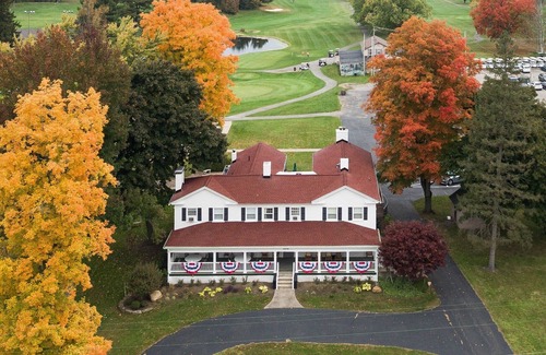 Hubbard House | Julia's Bed & Breakfast 6500 Sq Ft. Sleeps 16 with 8 Bathrooms