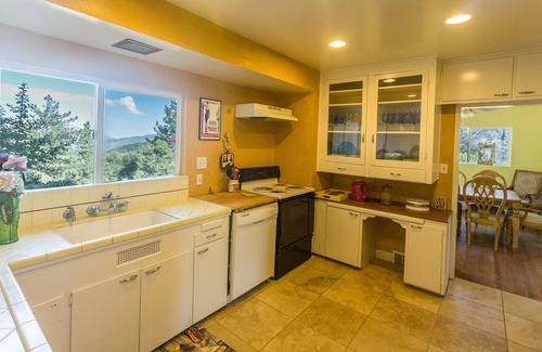 Julian House | JULIAN COUNTRY FARMHOUSE ON 55 BEAUTIFUL ACRES - BRAND NEW SPA-TRAILS-POOL TABLE