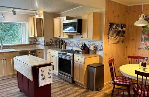 Santa Ysabel House | Julian Orchard Ranch | 27 Acres | Spa | Private