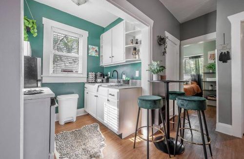 Seminole Heights Apartment | Jungle Themed Apt. Close to Coffee, Food + Shops!