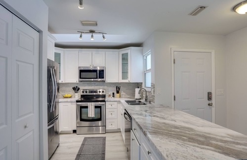 North Palm Beach Heights House | Jupiter Townhome w/Patio & Yard ~ 6 Mi to Beach!