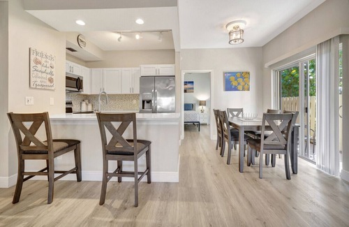 Bella Vista Condo | JupRent's - Beachy Keen - 2Bed/2Bath -Jupiter - Beach Pool Golf Fishing Biking