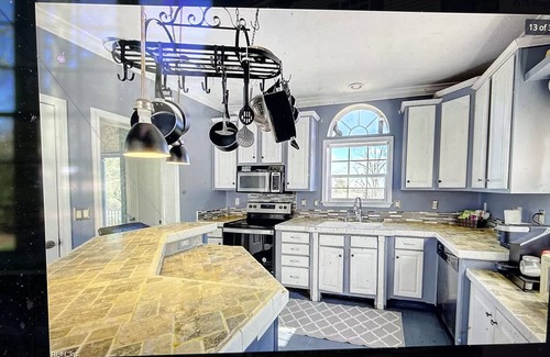 Severn House | Just a 30 minute drive to bush gardens and water country