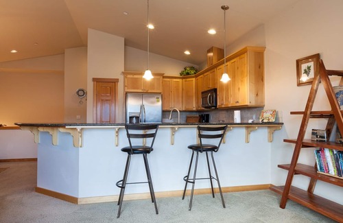 Mt. Hood - Columbia River Gorge House | Just Across Bridge to White Salmon - Quiet Spot with River and Gorge Views, A/C