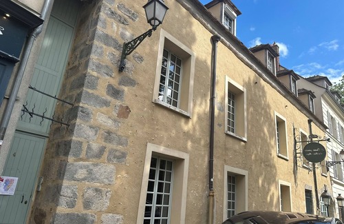 Rambouillet Apartment | Just opposite the château and 1 minute from the park, Chic and atypical.