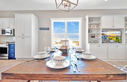 Navarre Beach House | Just Peachy-Private Custom Home w/Pool 2 Min Walk to the Beach!