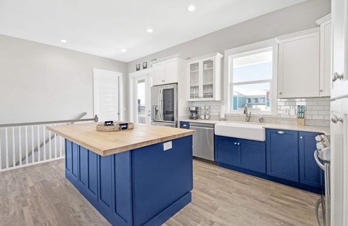 Navarre Beach House | Just Peachy-Private Custom Home w/Pool 2 Min Walk to the Beach!