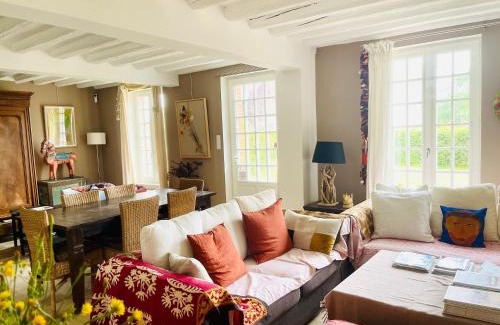 Saint-Nicolas-de-Sommaire Bed & Breakfast | Juste le bruit des fleurs