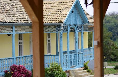 Polany House | Kéktornácos Ház