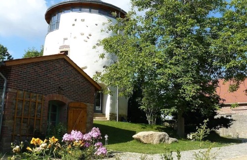 Konigshain House | Königshain Windmühlenhof (mill tower)
