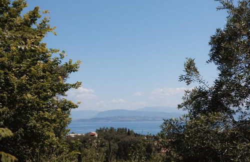 Evropouloi House | K & M Retreat - Detatched, 2 Bedroom, 3 AC, Stunning Hill Views