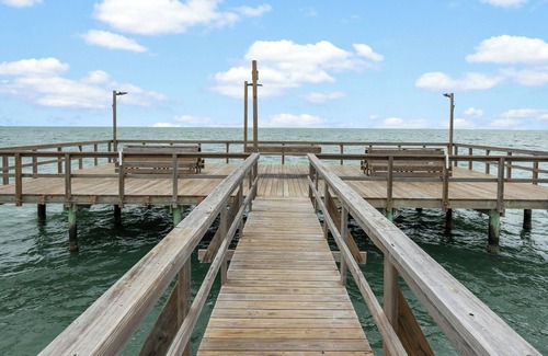 Sailhouse Condo | K's Coast Condo | Pet Friendly, Pool + Pier Access