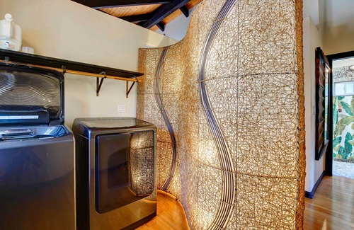 Kalaoa Cottage | Kailua-kona House w/Balcony & Ocean Views!