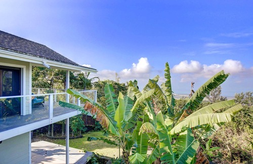 Kalaoa Cottage | Kailua-kona House w/Balcony & Ocean Views!