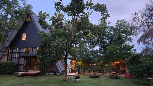 Ratchaburi House | Kaitoon's River House