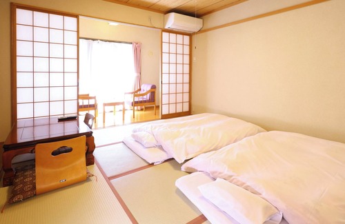 Kakeyu Hot Springs House | Kakeyu Onsen Kutsurogi No Yado Kuroiwa Ryokan