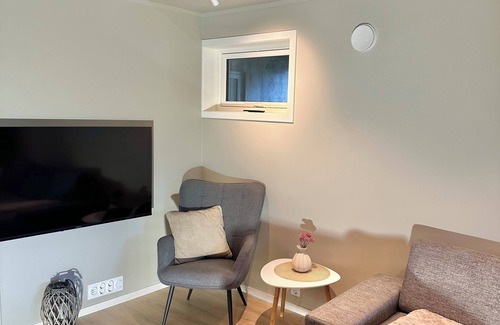 Tromso Apartment | Kaldfjord Aurora Apartments New. Parking. Nice neighborhood close to mountain