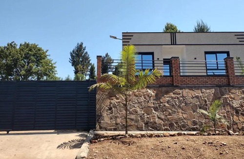 Gitarama Apartment | Kanyinya Village Resort